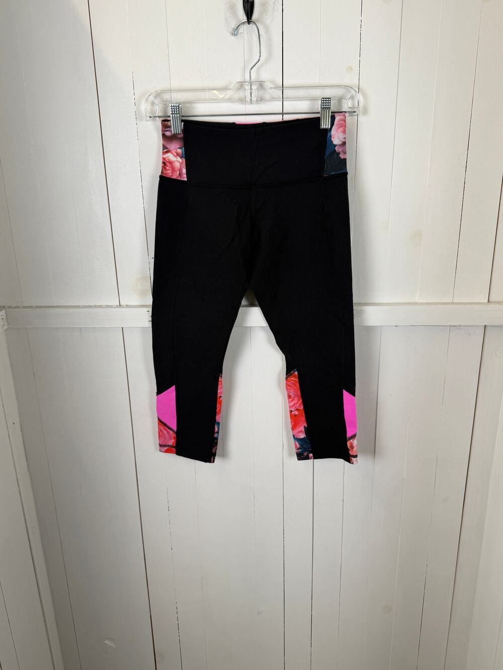 Lululemon Black Pink Capri Leggings Womens Size 4 Nylon